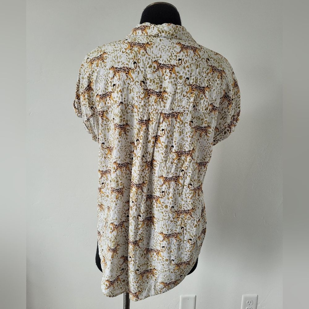 Jane + Delancey Cheetah Leopard Tropical Novelty Print Button Up Shirt Safari M - Picture 4 of 9